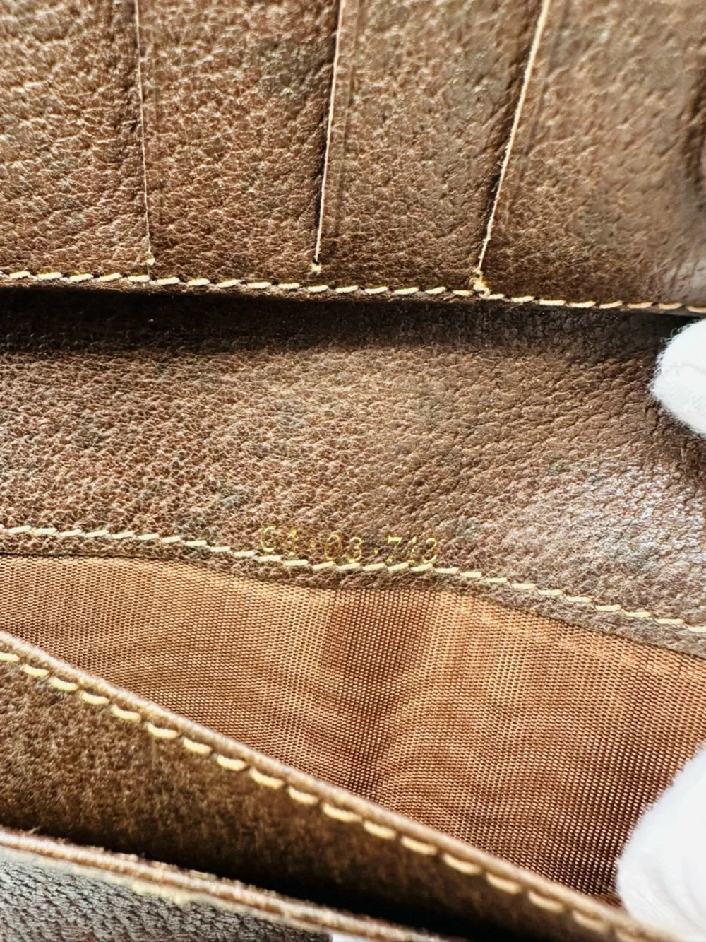 Gucci Vintage Bi Fold Wallet - Picture 9 of 11